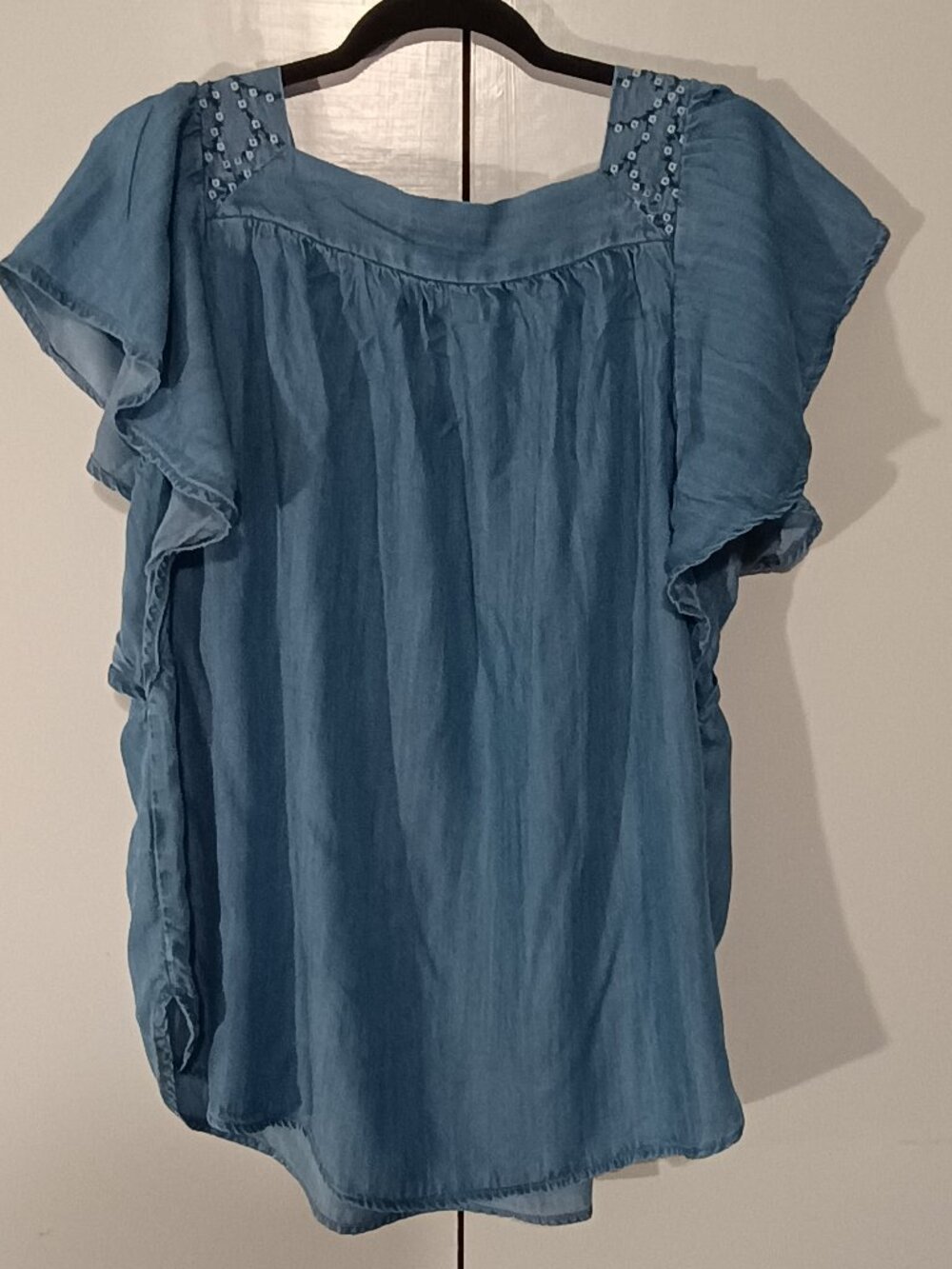 Liz Claiborne Woman 1X Chambray Embroidered Flutter Sleeve Blouse Boho Peasant - Picture 3 of 8